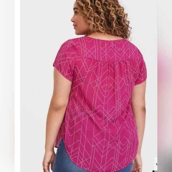 TORRID Geometric Magenta  White Polka Dot Top Keyhole Georgette Blouse. US 0X - Picture 2 of 12